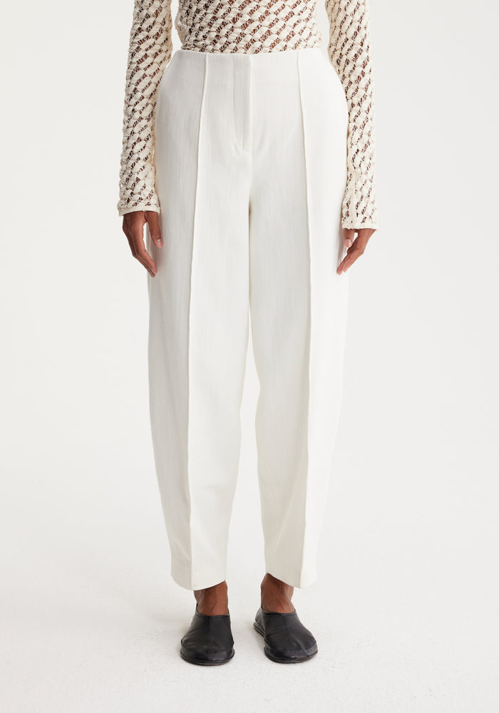 Barrel leg cotton trouser | off-white denim