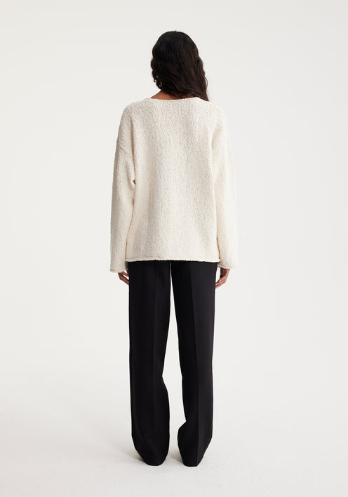 Bouclé knitted v-neck sweater | cream