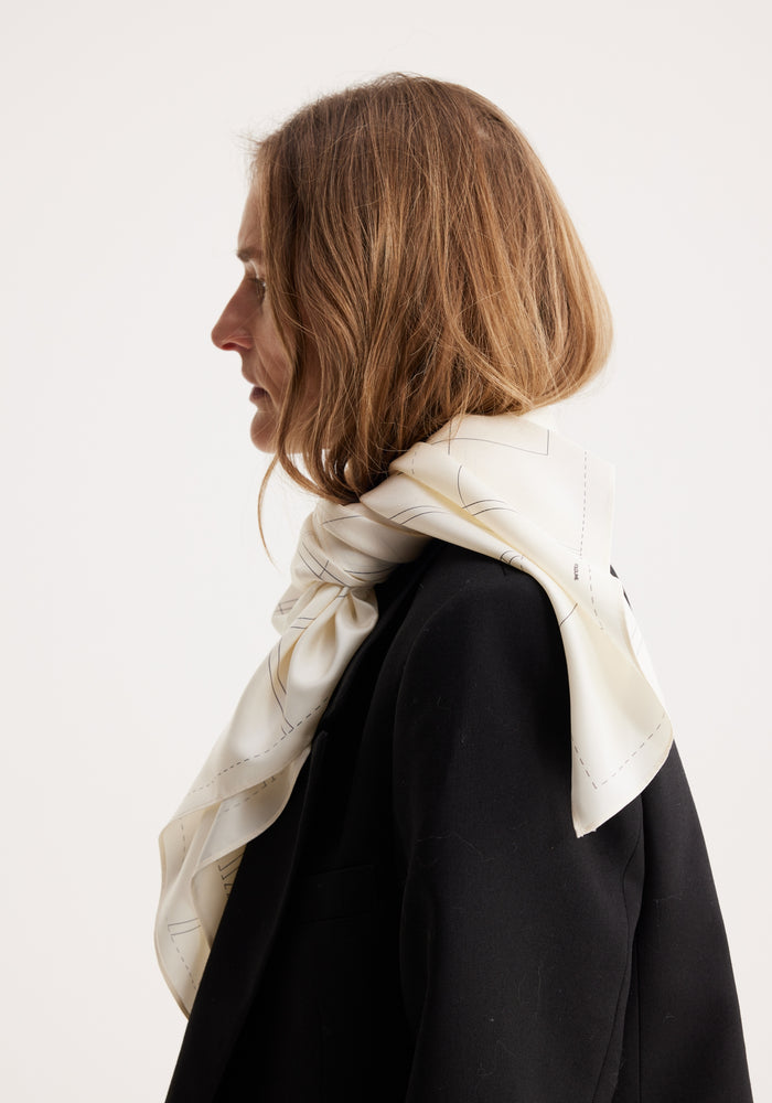 Squared silk print scarf | patternmaking