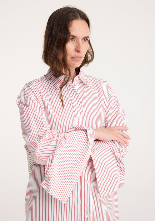 Shirt with large cuffs and fraying details | white / port stripe