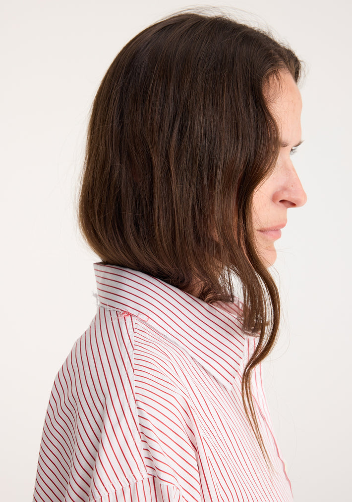 Shirt with large cuffs and fraying details | white / port stripe