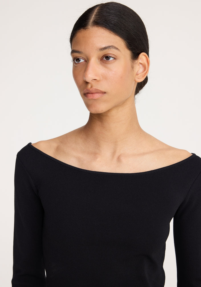 Off shoulder knitted long sleeve | black