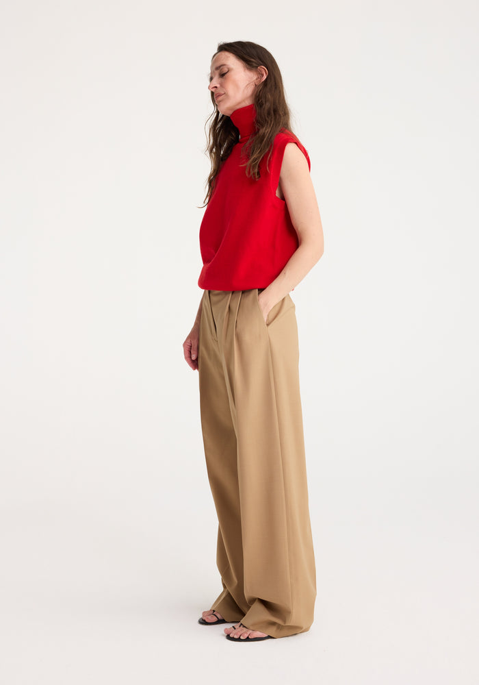 Pleated tailored trousers | fawn