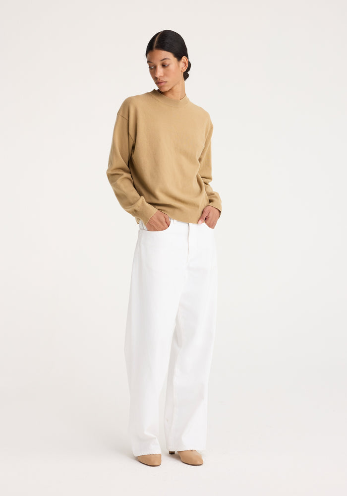 Crew neck with open armhole | camel
