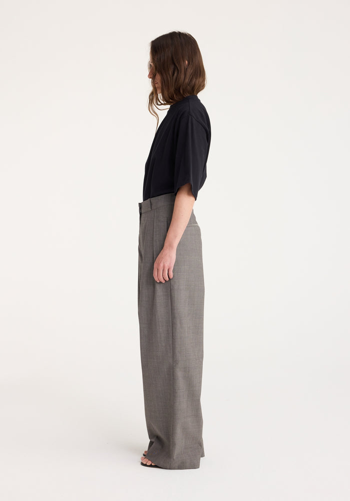 Wide leg pleated trousers | bi-colour black / creme
