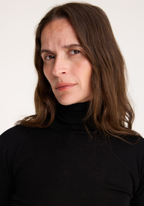 Fine merino turtleneck | black