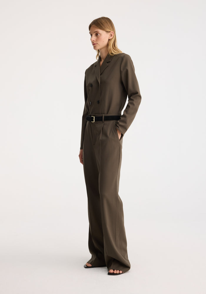 Relaxed single pleated trousers | earth