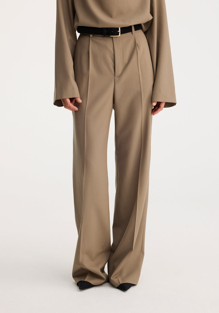 Relaxed single pleated trousers | khaki