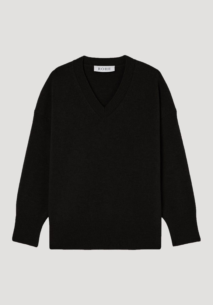 Classic v-neck jumper | black