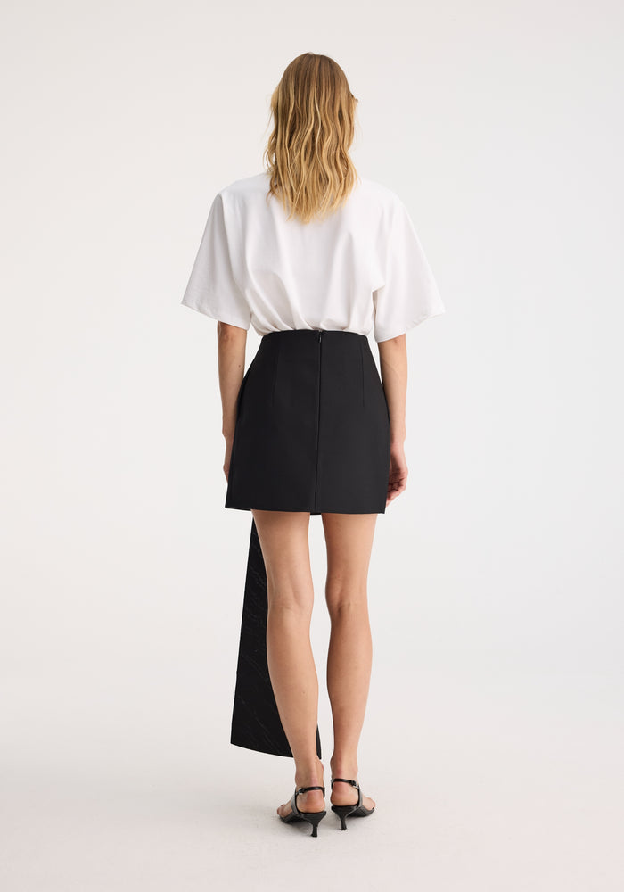 Short sculptural skirt | black