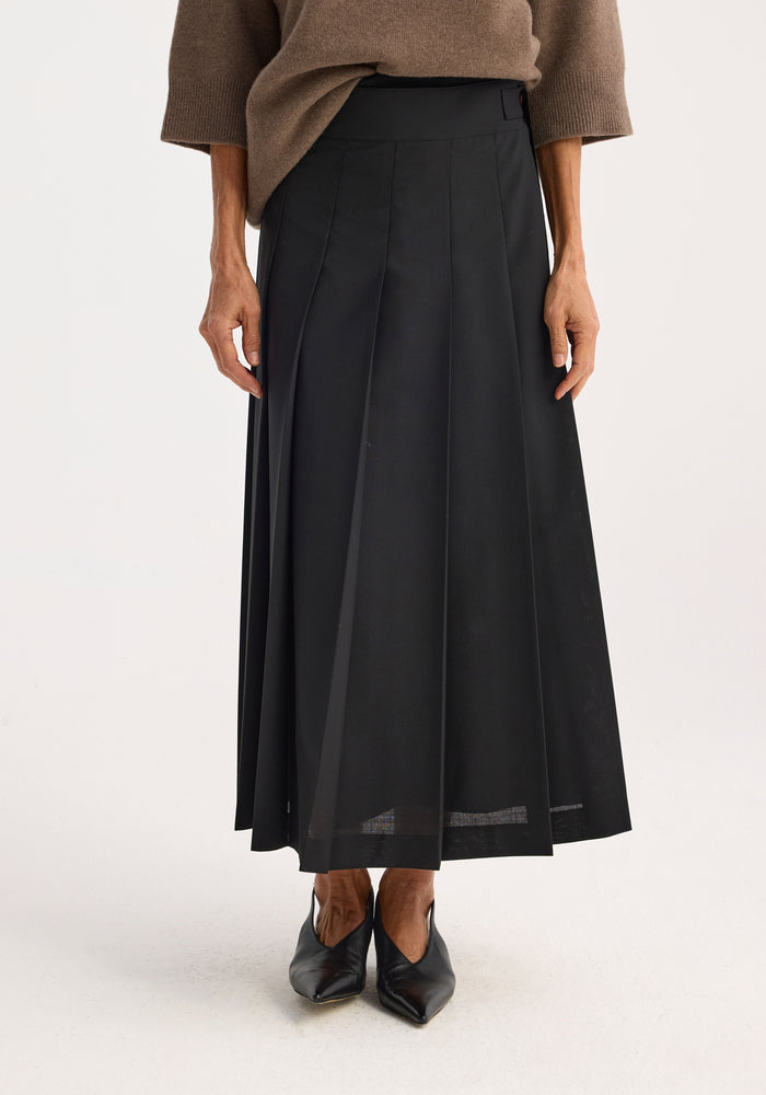 Plissé wrap skirt | black