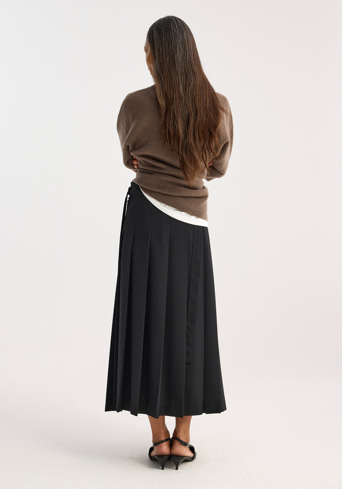 Plissé wrap skirt | black