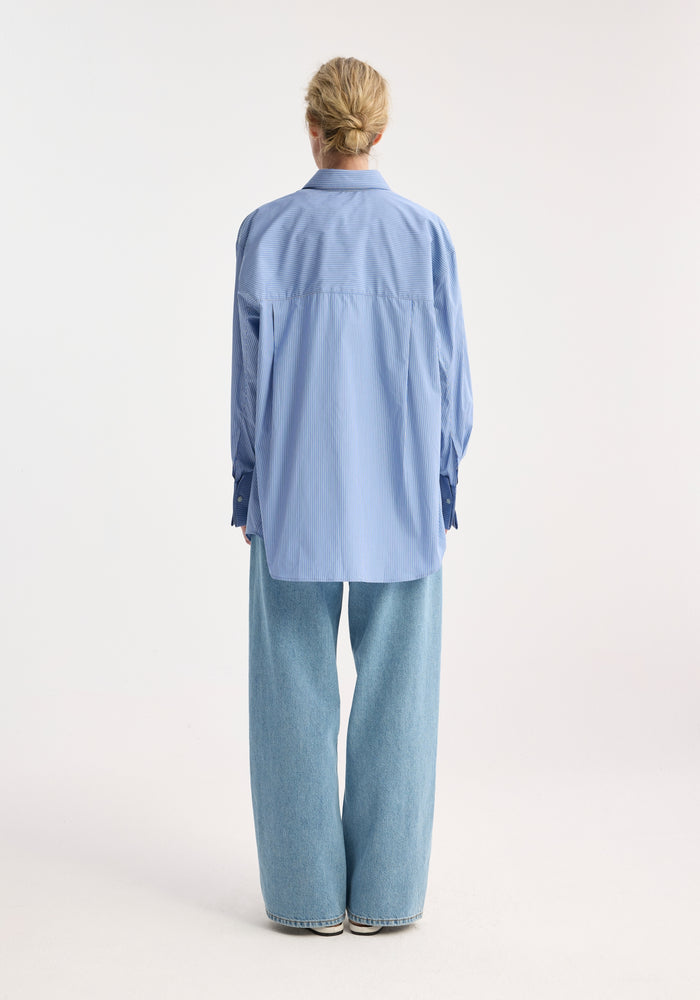 Oversized striped shirt with folded cuff | light blue / white stripe