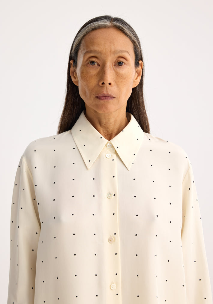 Signature shirt in silk dot print | cream / black dot