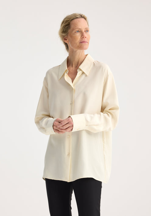 Signature shirt in washed silk | cream