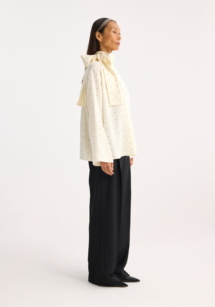 Dotted silk top with sash | cream / black dot