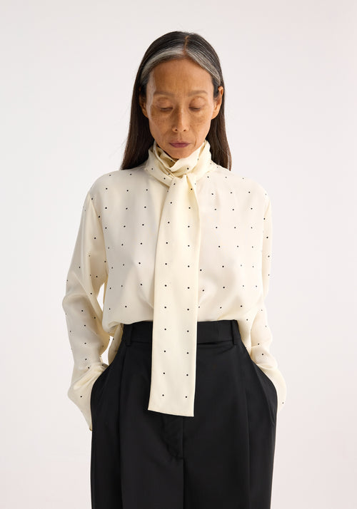 Dotted silk foulard top | cream / black dot