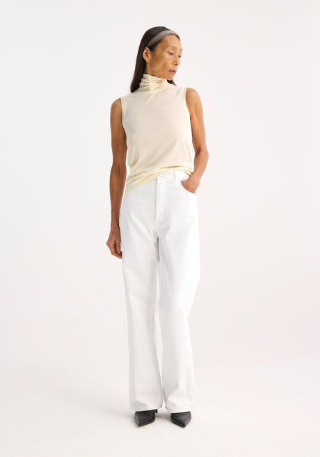 Sleeveless light-weight merino wool turtleneck | cream