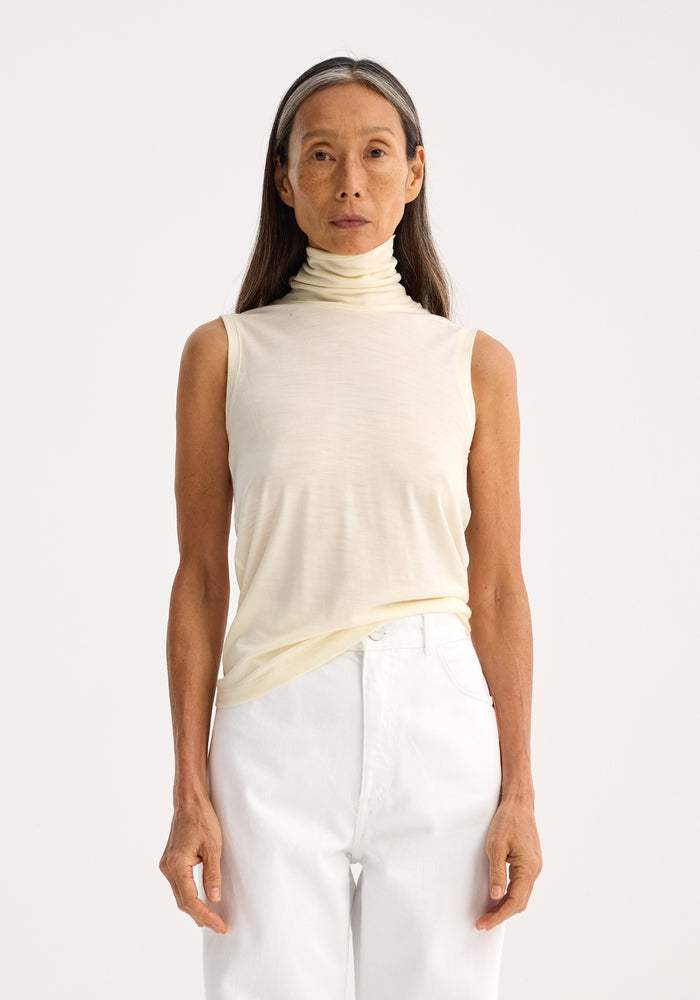 Sleeveless light-weight merino wool turtleneck | cream