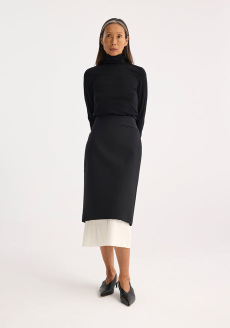 Light-weight merino wool turtleneck | black