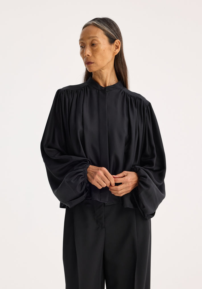 Silk pleated top | black