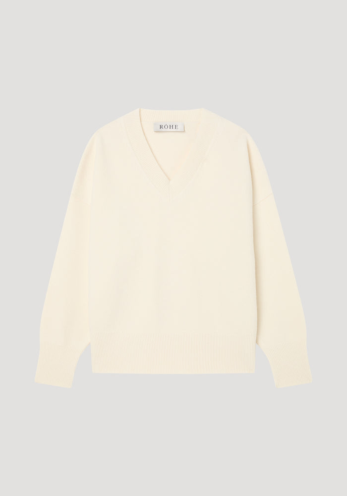 Classic v-neck jumper | off white