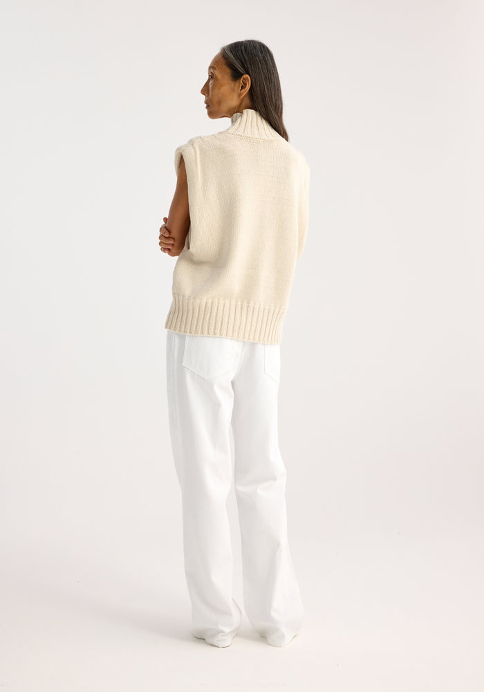 Wool sleeveless turtleneck | cream