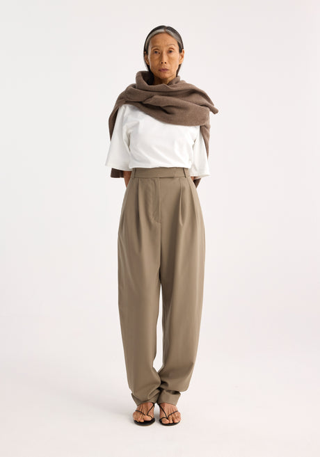 Round leg shaped tailored trousers | khaki