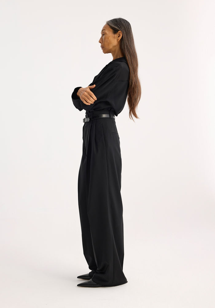 High-waist tailored black trousers | black