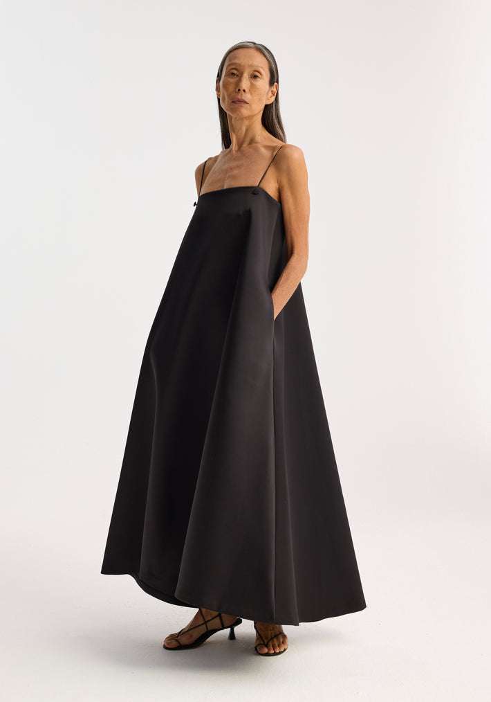 Voluminous satin evening dress | black