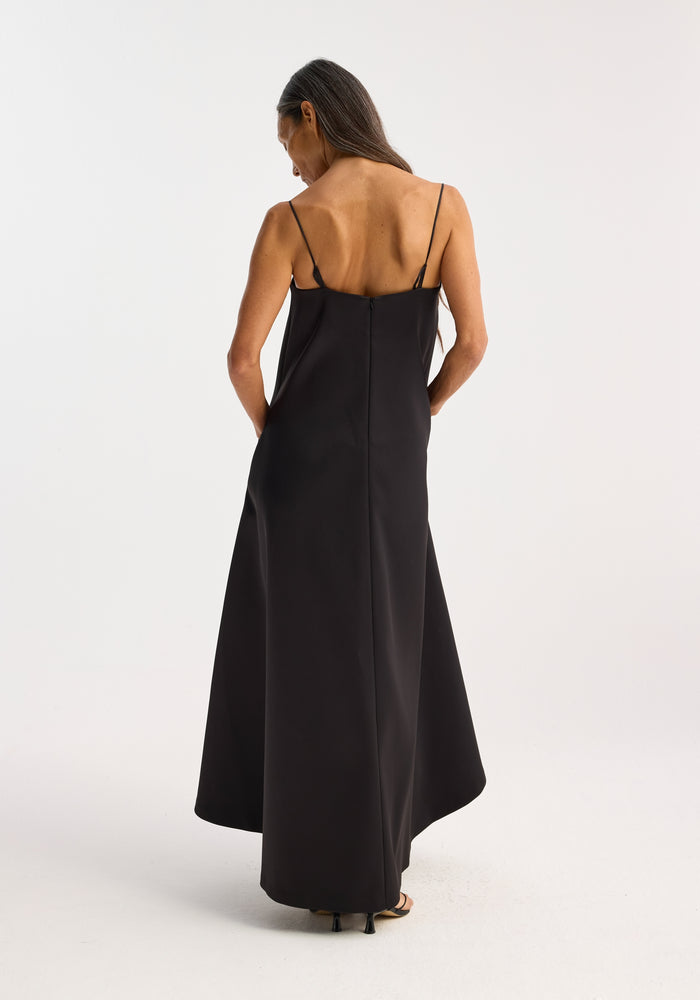 Voluminous satin evening dress | black