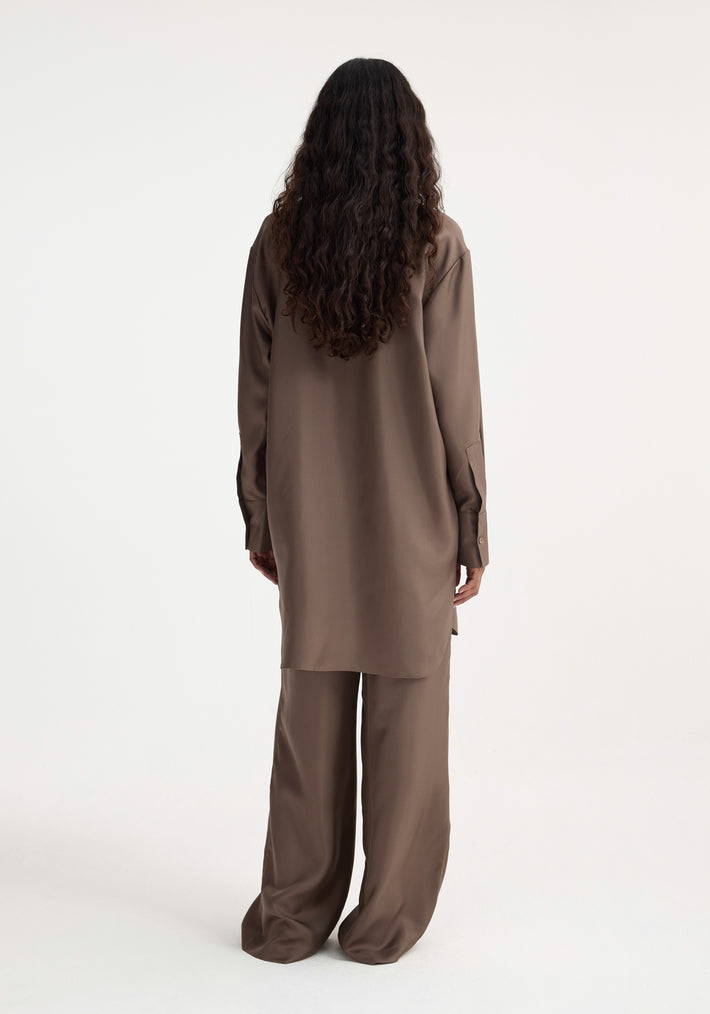 Signature elongated silk shirt | taupe