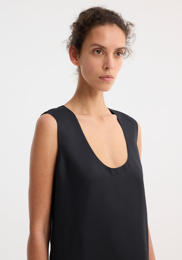 Scoop-neck silk top | black