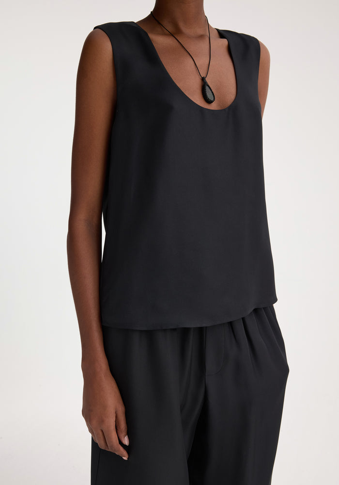 Scoop-neck silk top | black