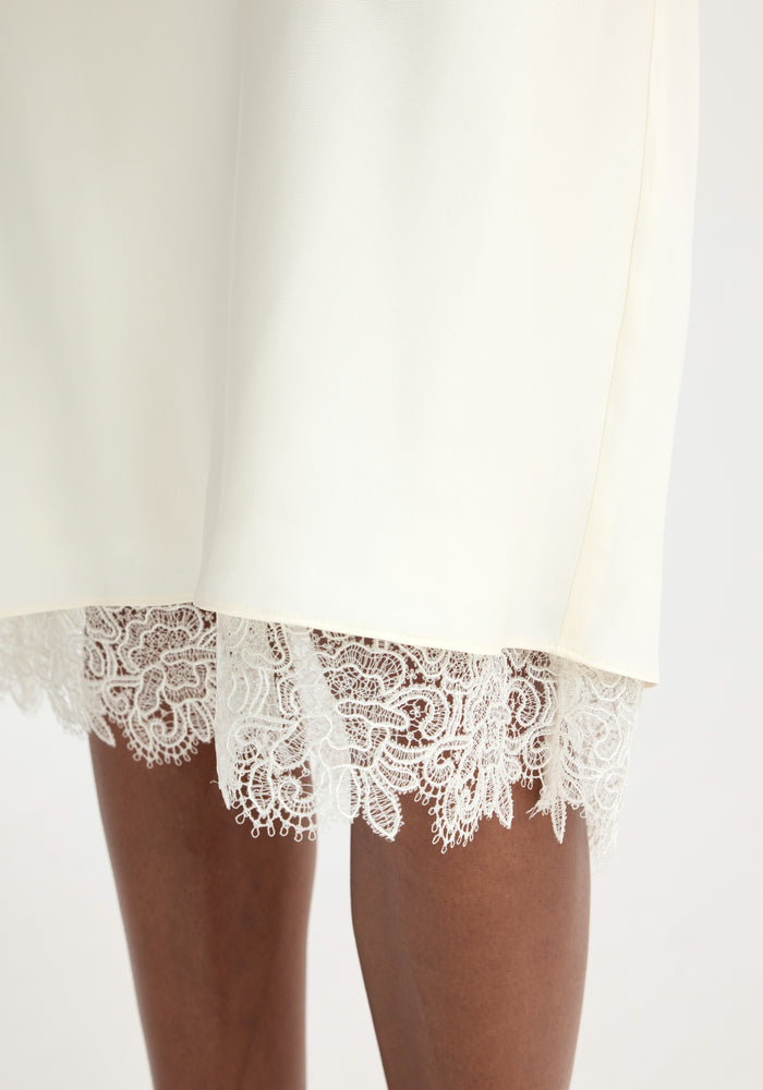 Lace-trimmed silk skirt | cream