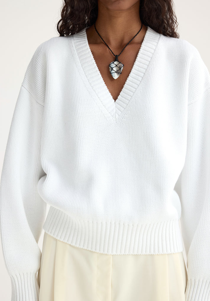 V-neck knitted jumper | optic white