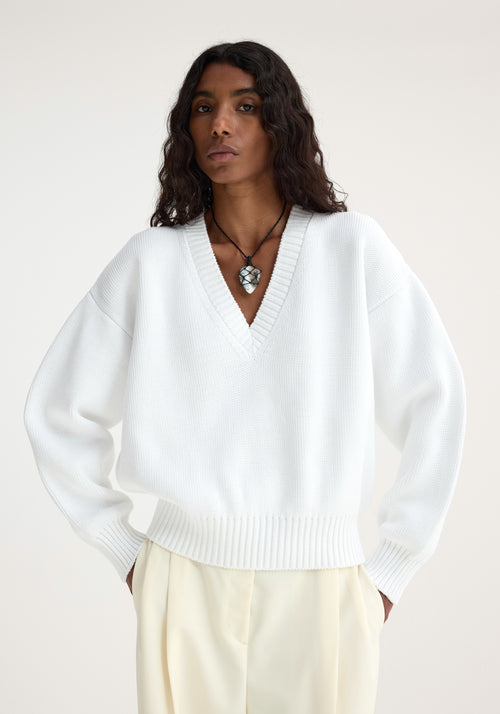 V-neck knitted jumper | optic white