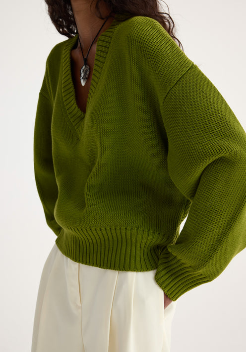 V-neck knitted jumper | garden green