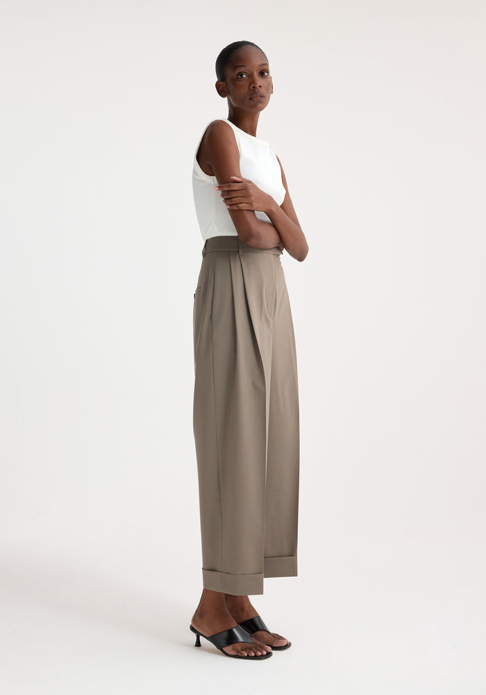 High-waisted tailored trousers | taupe