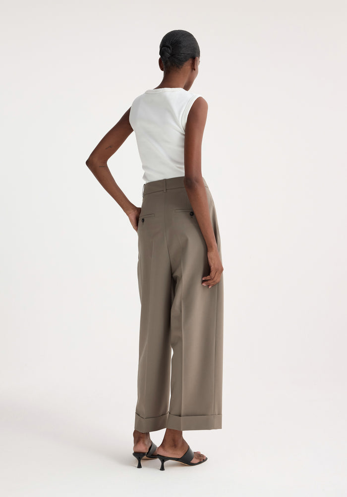 High-waisted tailored trousers | taupe