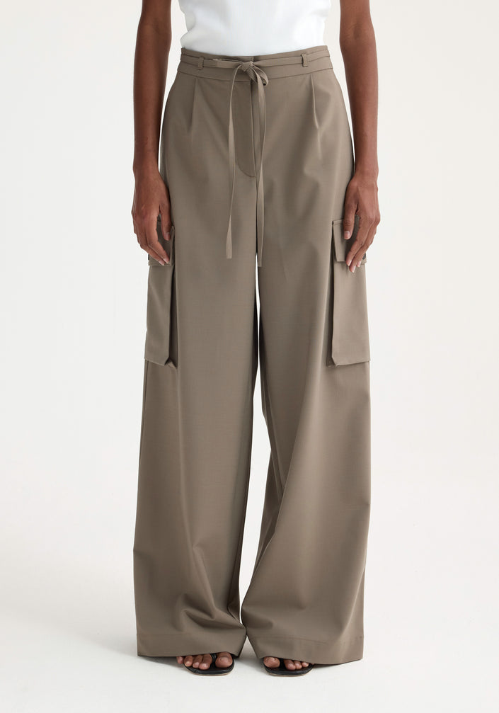 Tailored cargo trousers | taupe