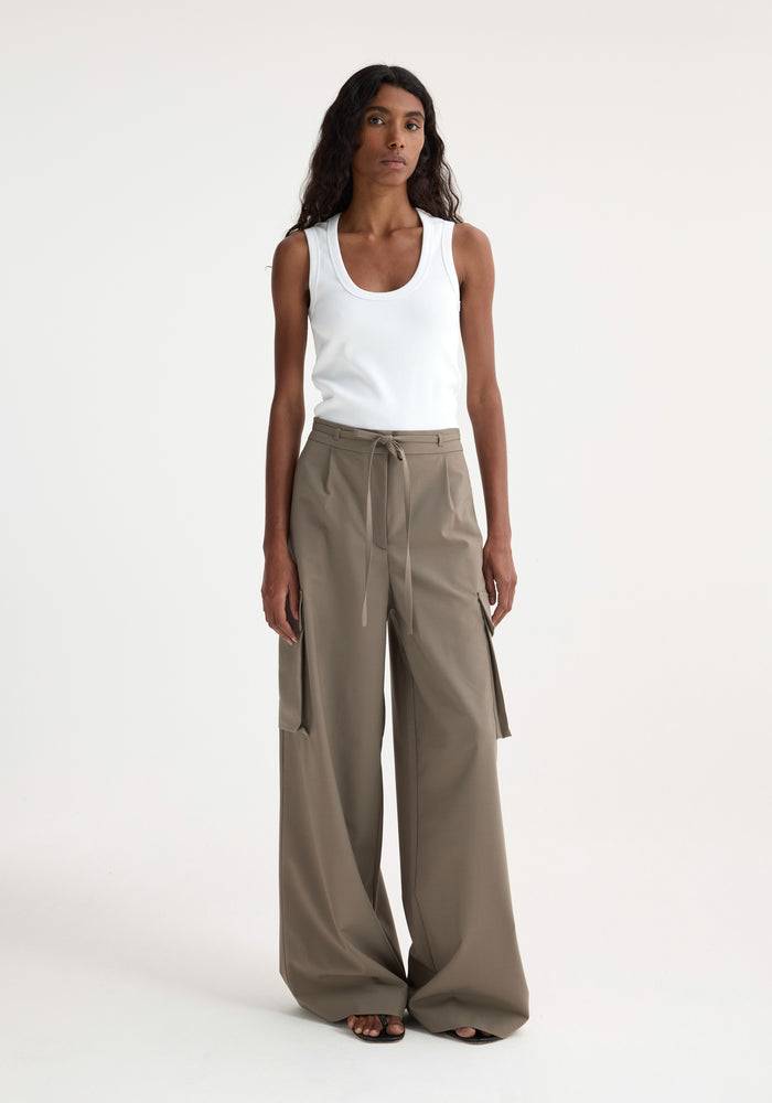 Tailored cargo trousers | taupe