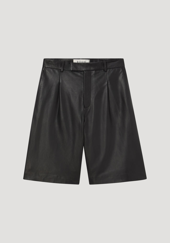 Leather loose-fit shorts | black