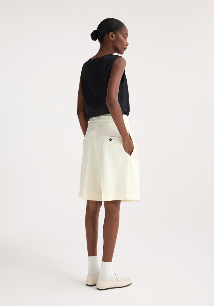 Tailored belted shorts | off white