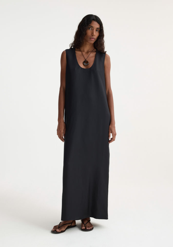 Scoop-neck silk dress | black