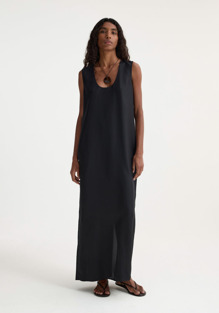 Scoop-neck silk dress | black