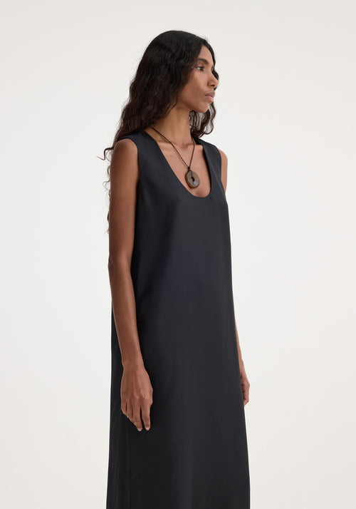 Scoop-neck silk dress | black