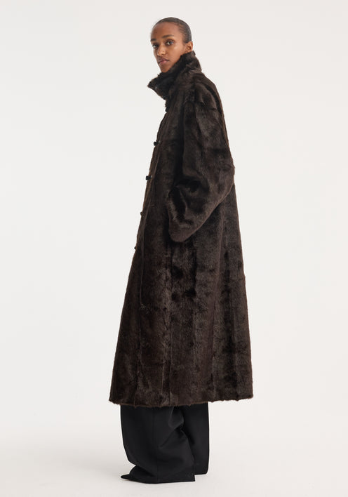 Pankou closure faux fur coat | dark brown, featuring a mid-calf length, oversized fit, pankou closures, wide sleeves, and stand-up collar, paired with black trousers and shoes.