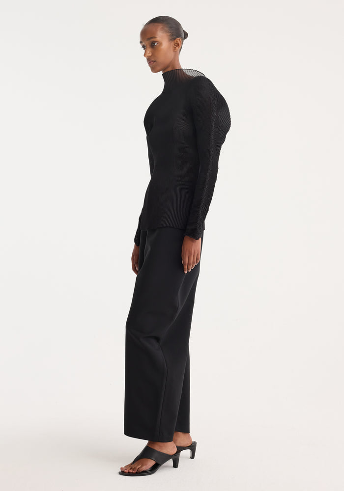 Sculptural plissé top | black