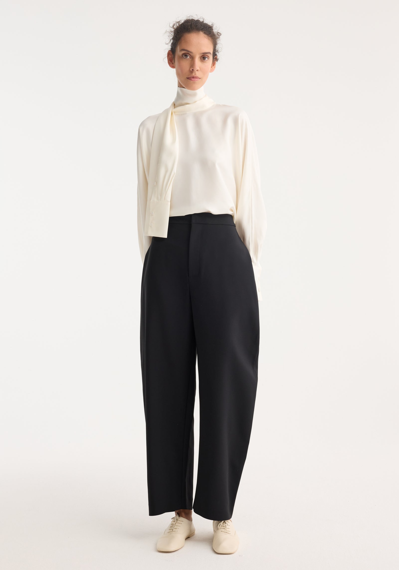 Sculptural trousers | black